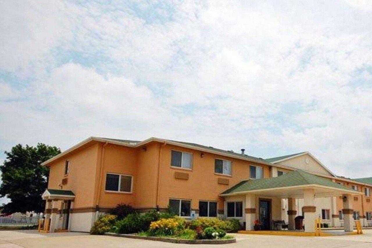 Quality Inn & Suites Lincoln Near I-55 Ngoại thất bức ảnh