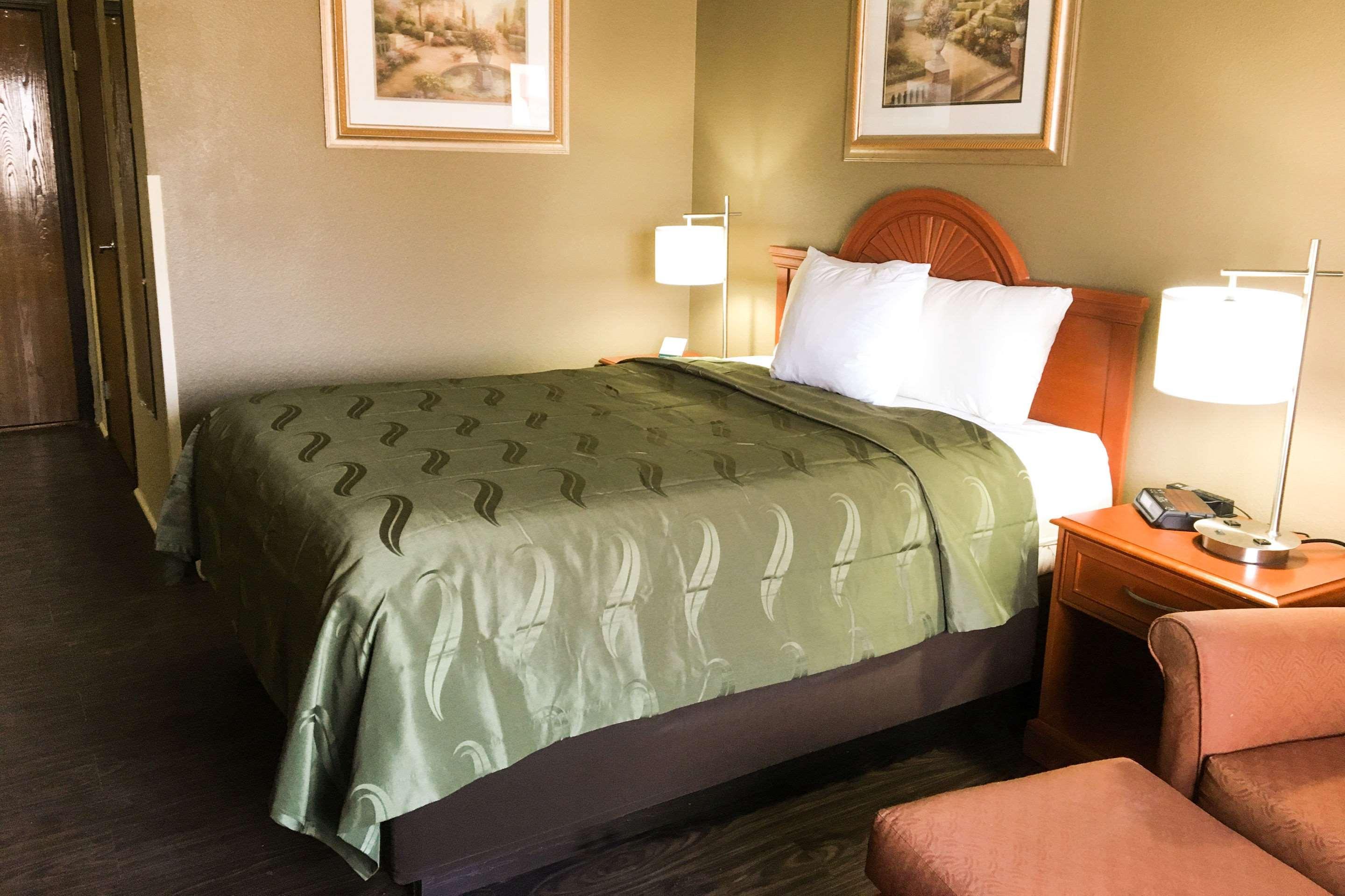Quality Inn & Suites Lincoln Near I-55 Ngoại thất bức ảnh