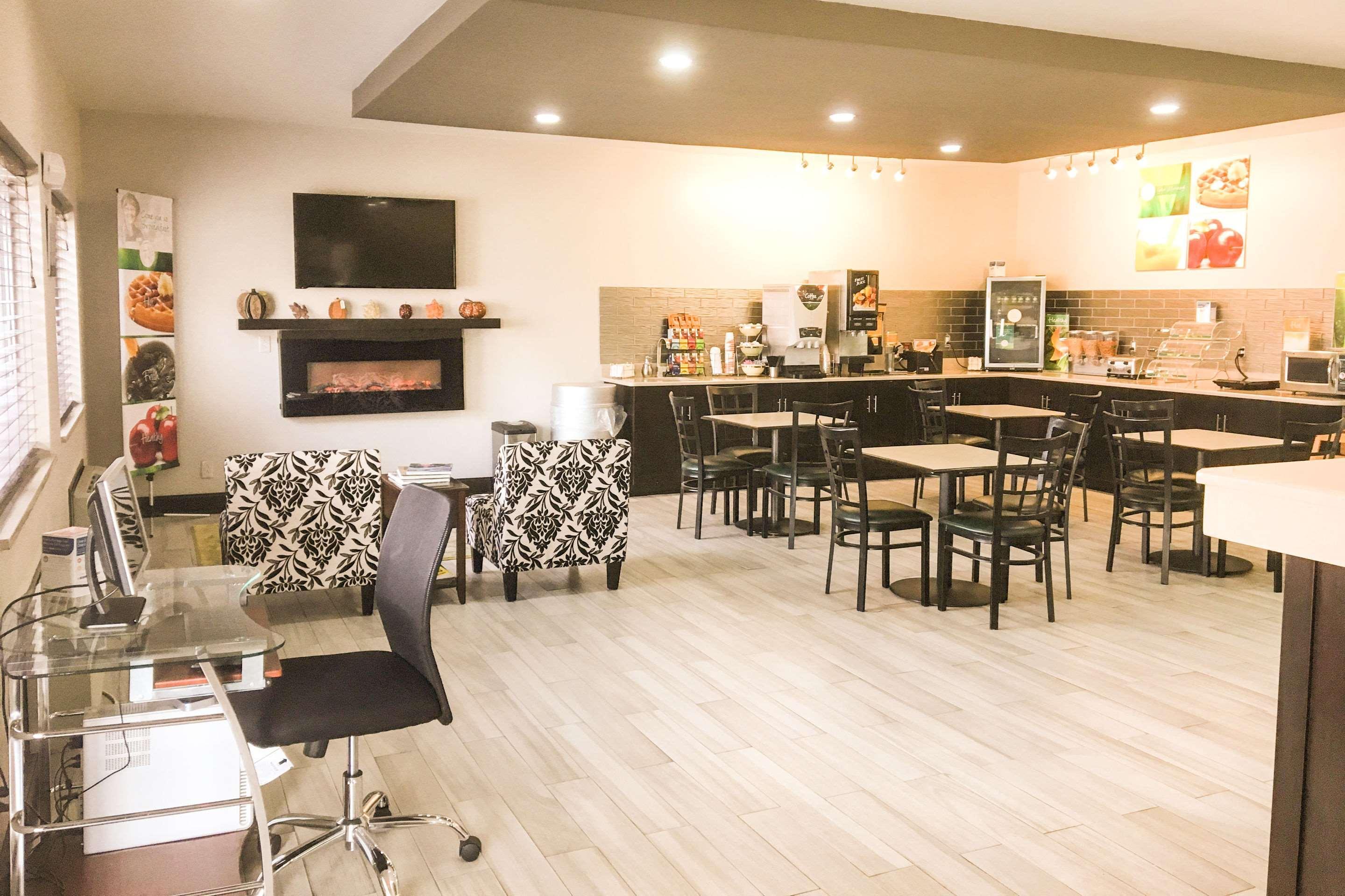 Quality Inn & Suites Lincoln Near I-55 Ngoại thất bức ảnh