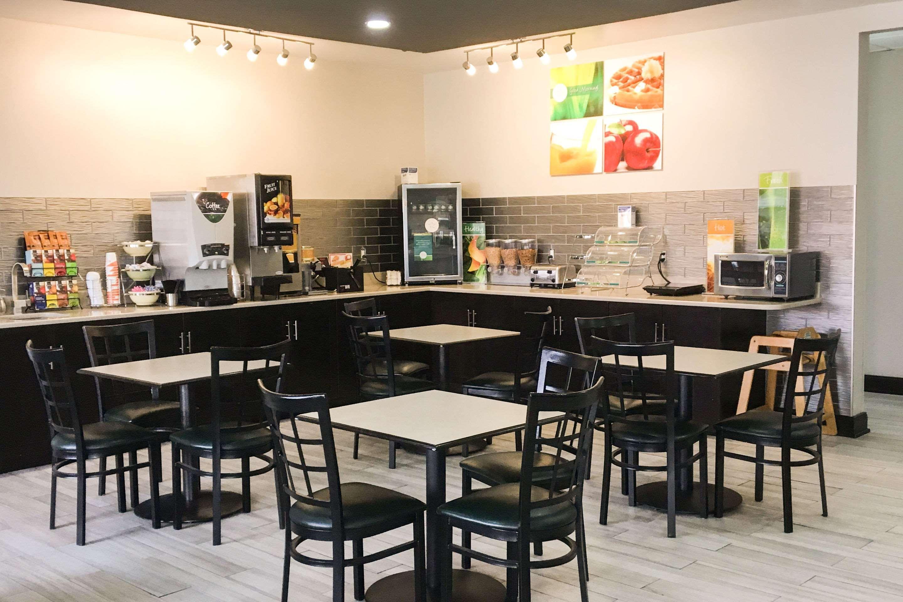 Quality Inn & Suites Lincoln Near I-55 Ngoại thất bức ảnh