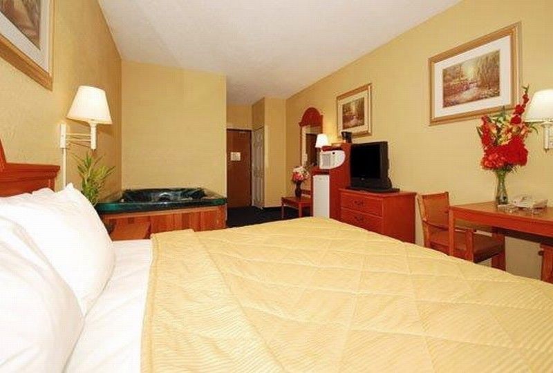 Quality Inn & Suites Lincoln Near I-55 Ngoại thất bức ảnh