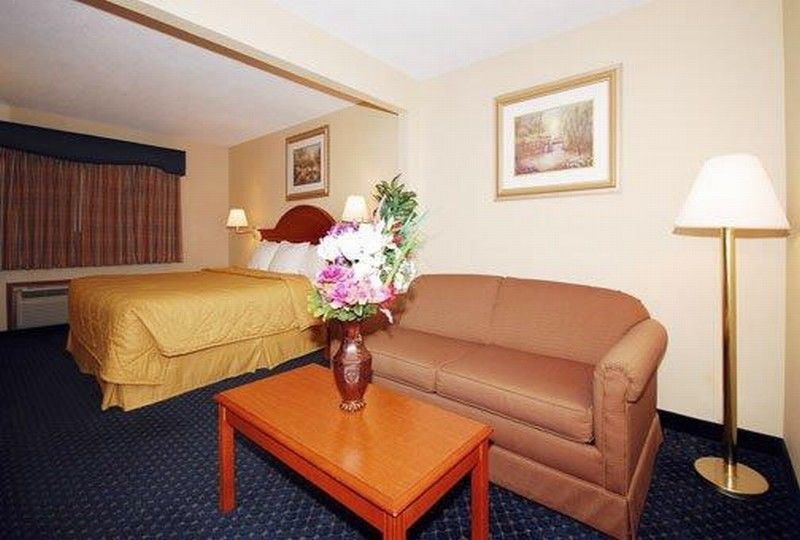 Quality Inn & Suites Lincoln Near I-55 Ngoại thất bức ảnh