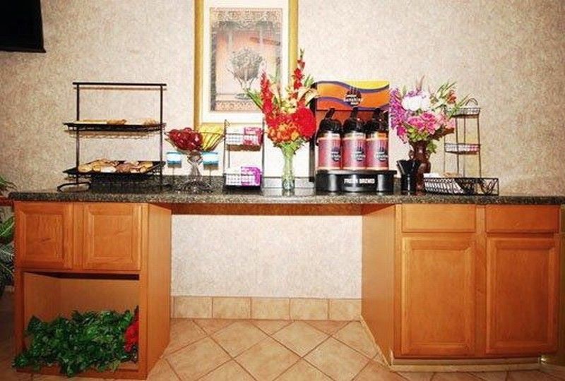 Quality Inn & Suites Lincoln Near I-55 Ngoại thất bức ảnh