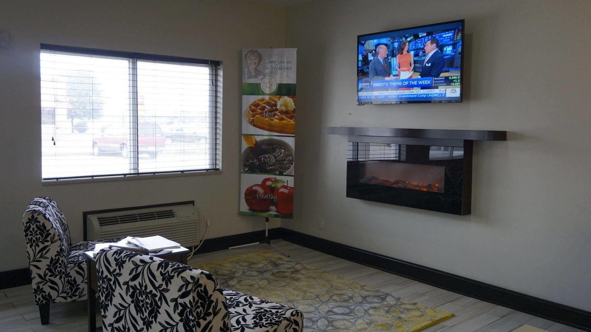 Quality Inn & Suites Lincoln Near I-55 Ngoại thất bức ảnh