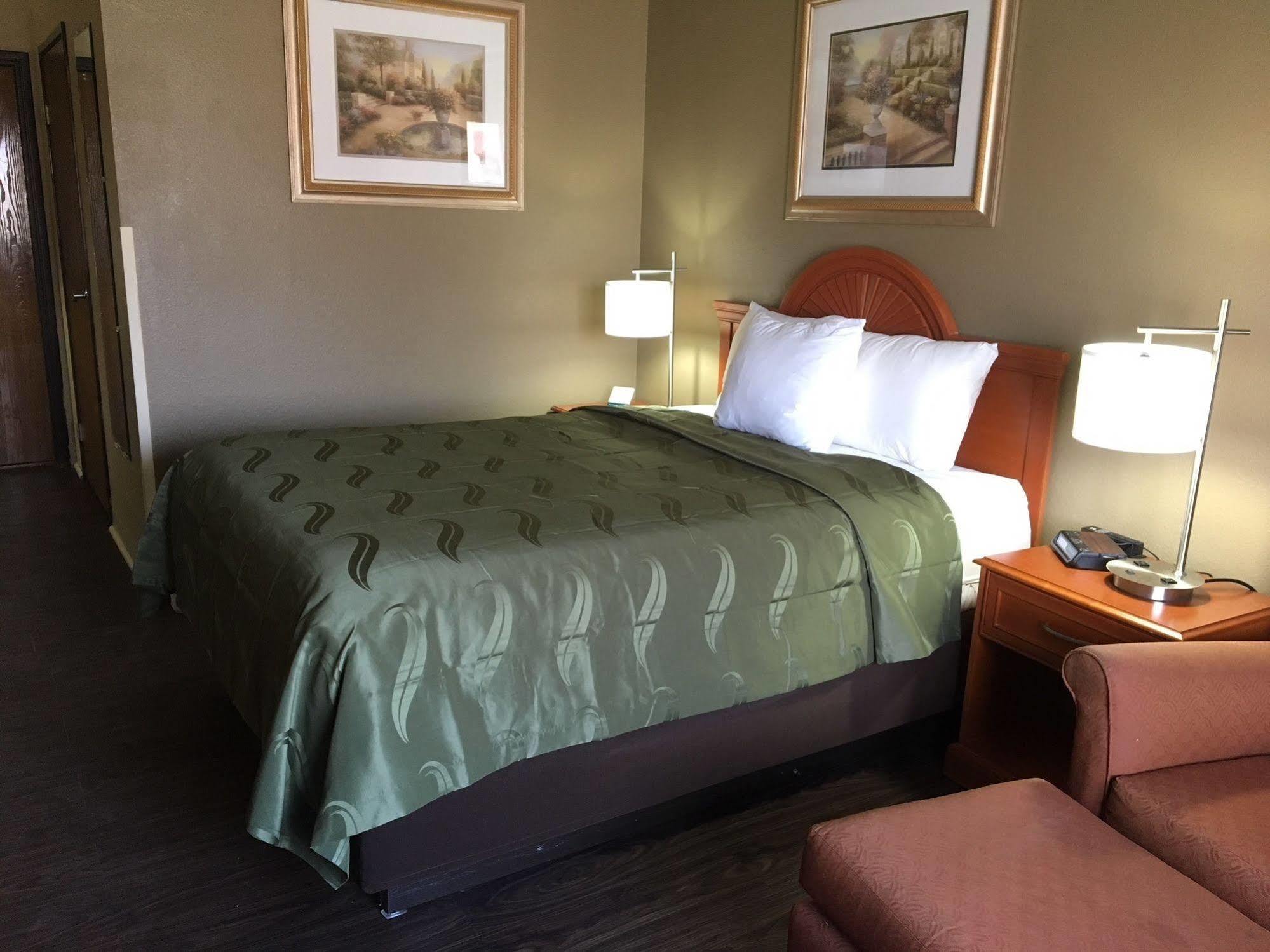 Quality Inn & Suites Lincoln Near I-55 Ngoại thất bức ảnh
