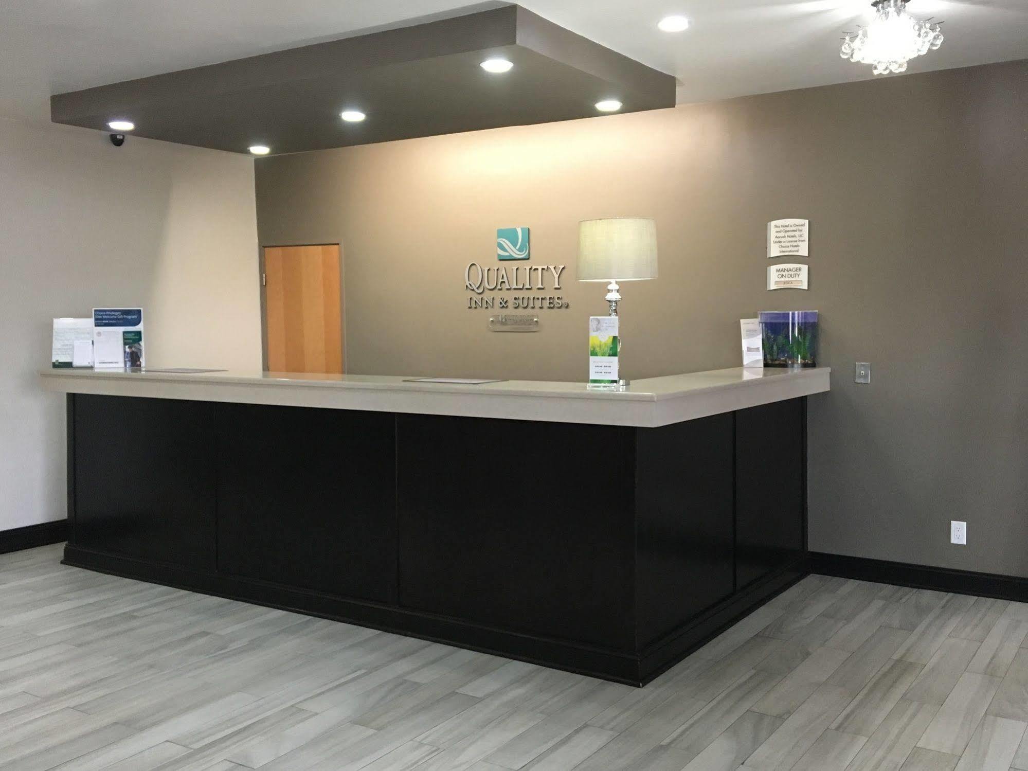 Quality Inn & Suites Lincoln Near I-55 Ngoại thất bức ảnh