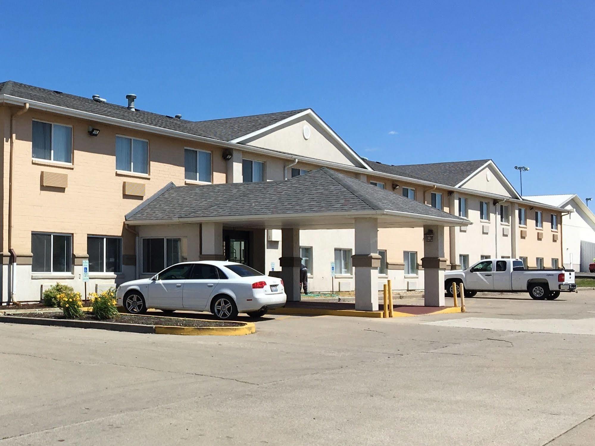 Quality Inn & Suites Lincoln Near I-55 Ngoại thất bức ảnh